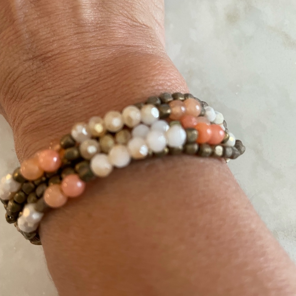 Adjustable leather and beads bracelet
